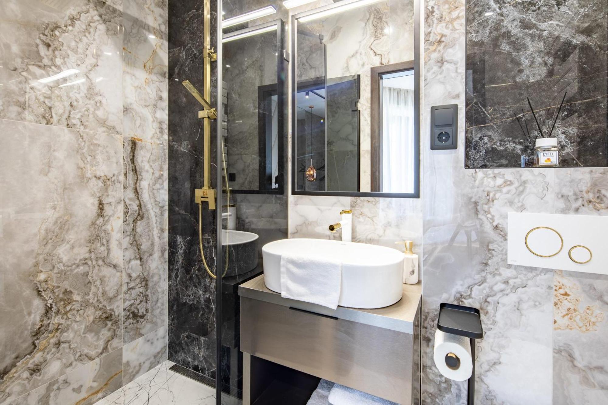 Ultra Central Luxury Будапеща Екстериор снимка